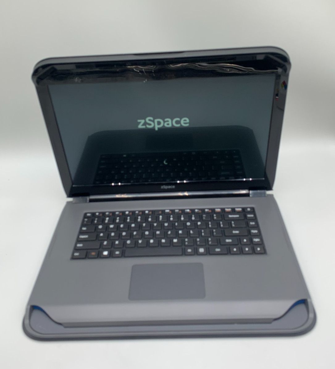 zSpace W1847 15.6″ AMD A9-9420 3GHz 256GB SSD 8GB DDR4 Black Laptop Fair/Dent