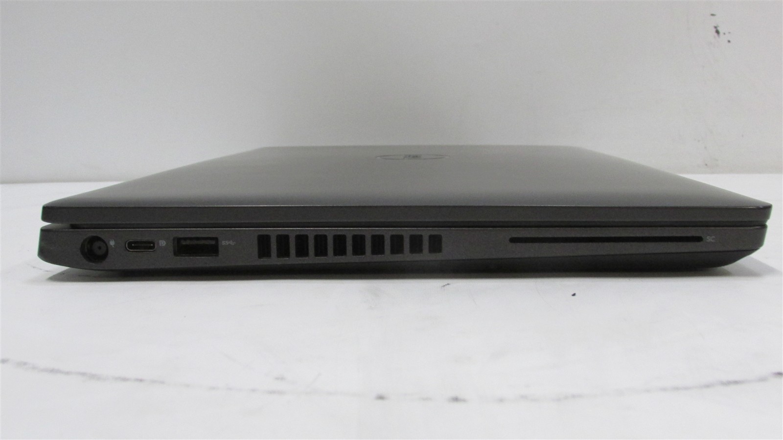 Dell Latitude 5400 i5-8365U 1.6GHz 8GB RAM 256GB m.2 14″ Windows 11 Pro COSM DMG