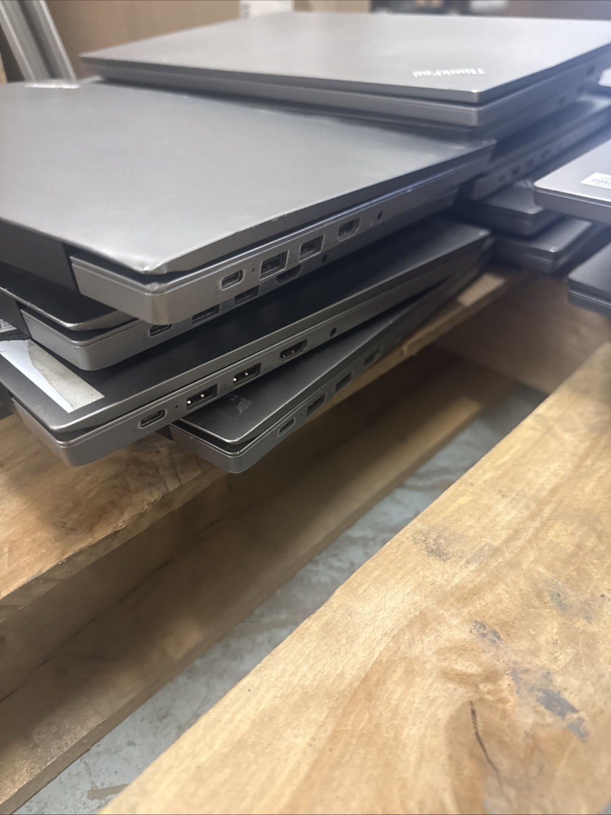 Lenovo ThinkPad E15 15.6″ FHD Intel i7-10510U 8GB RAM NO HDD NO OS