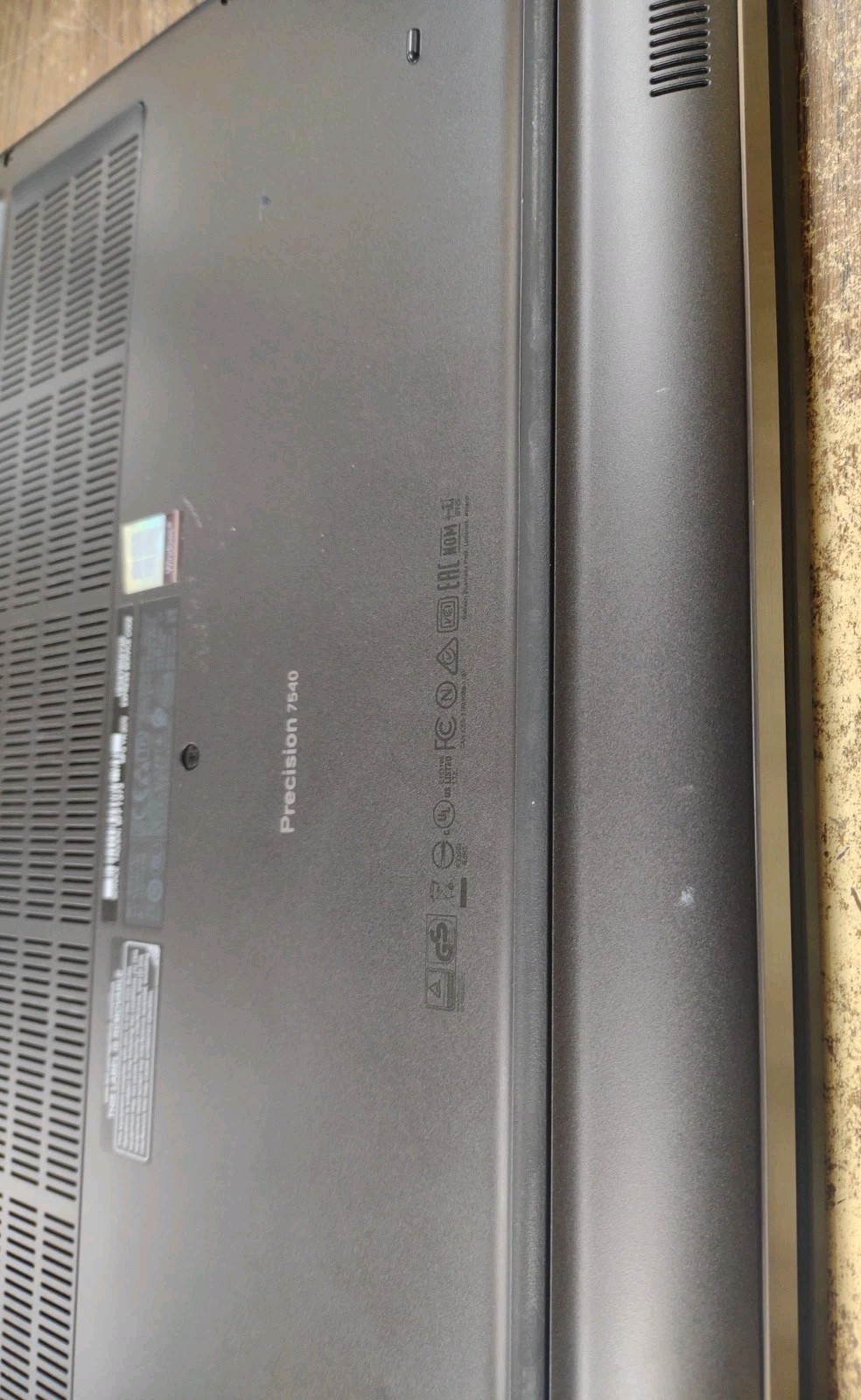 Dell Precision 7540 15.6″ W/ i7-9850H 2.6GHz 16GB 256GB SSD