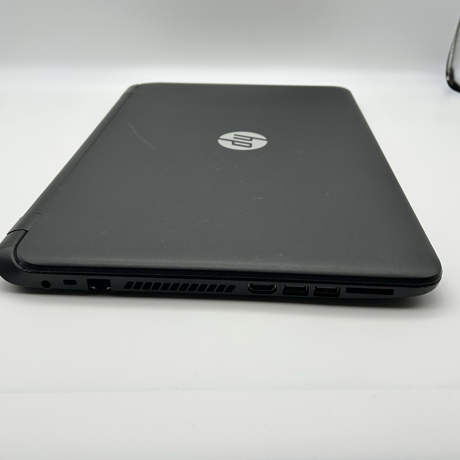 HP Notebook 15-f211wm Black 15.6″ Touchscreen Built-in Webcam Laptop – FOR PARTS