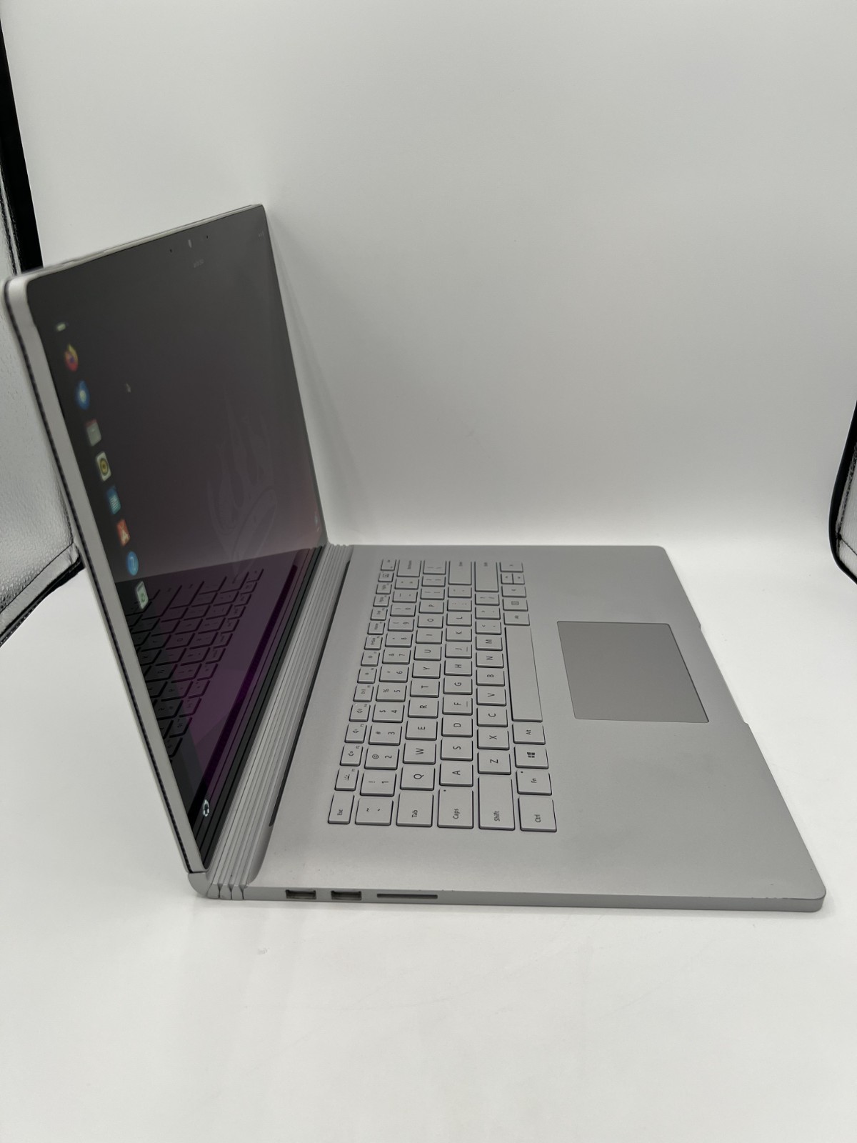 Microsoft Surface Book 3 15″ i7-1065G7 16GB 256GB SSD Ubuntu LTS 24.04