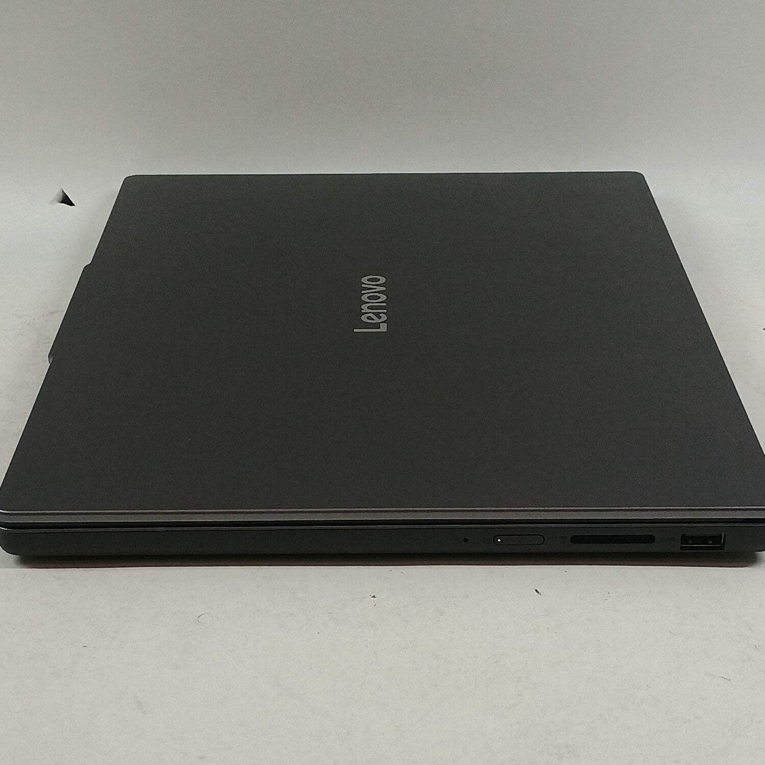 Lenovo IdeaPad Slim 3 15Q8X10 15.6″ Snapdragon X X1-26-100 2.9GHz 16GB RAM 256GB