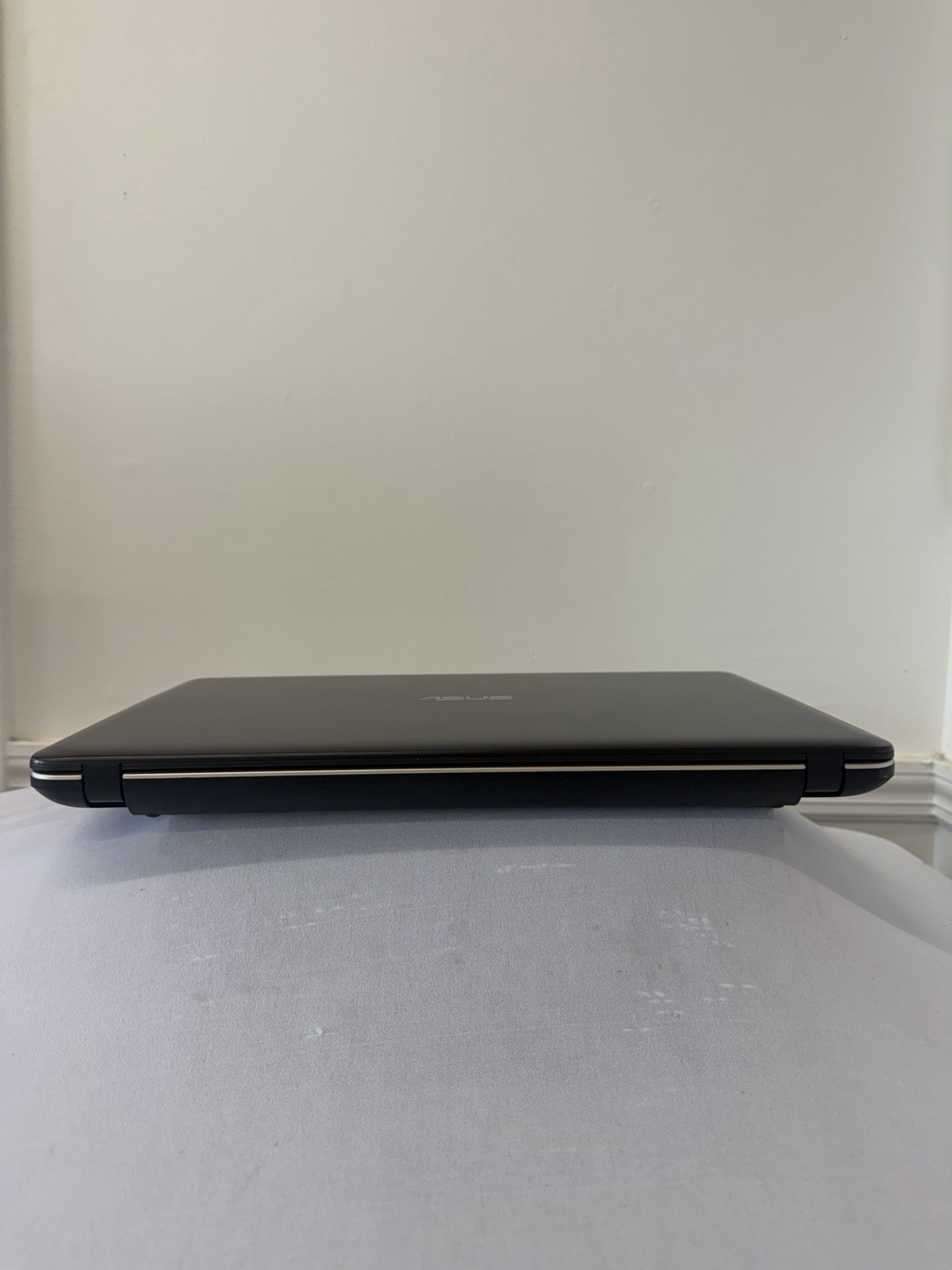 Asus X541N Laptop – Screen Has Lines – Intel Pentium N4200 – Read Des