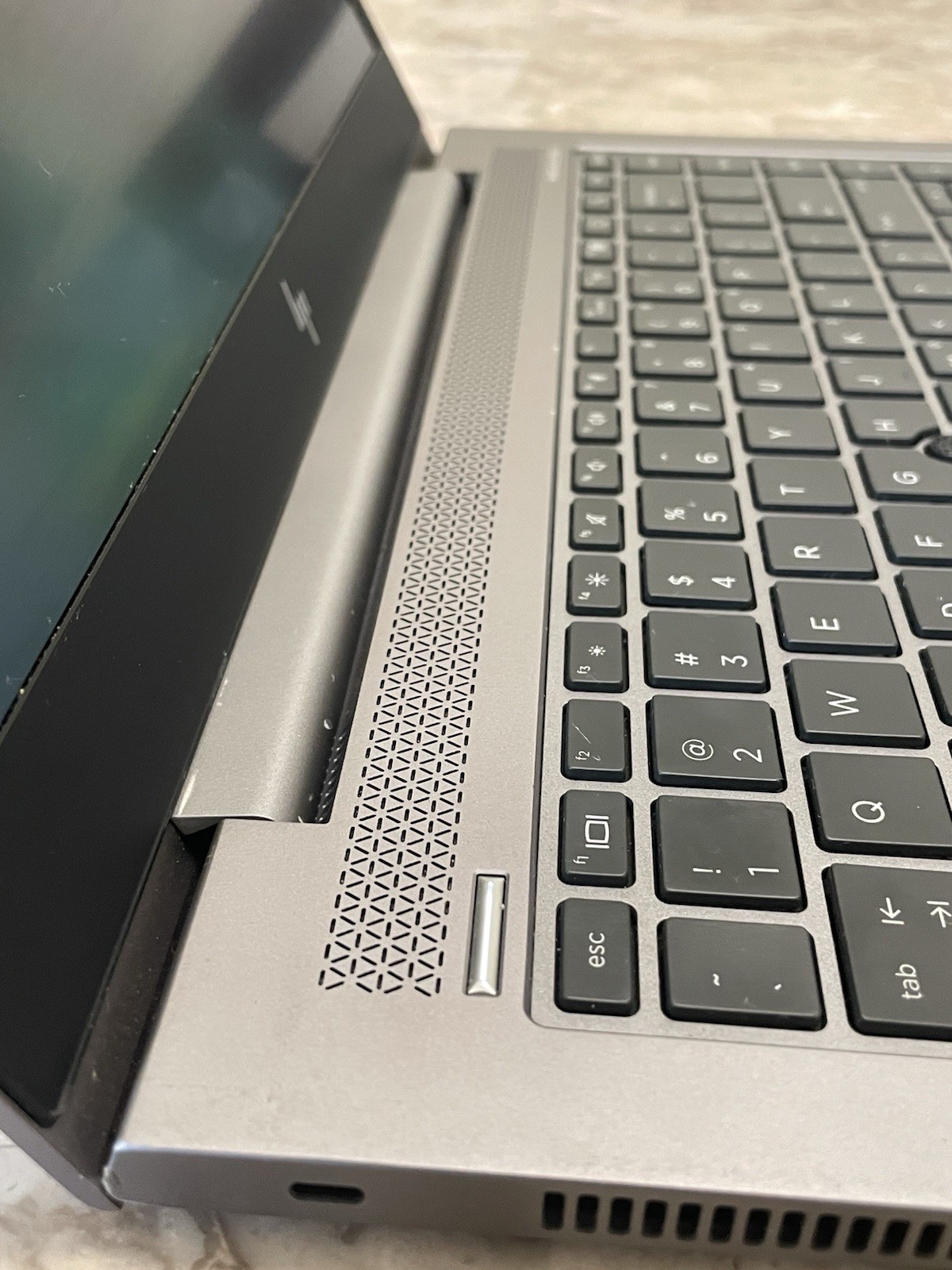 HP ZBook 14u G5 i5-8350U 1.70GHz 4GB RAM 128GB SSD – Windows 11