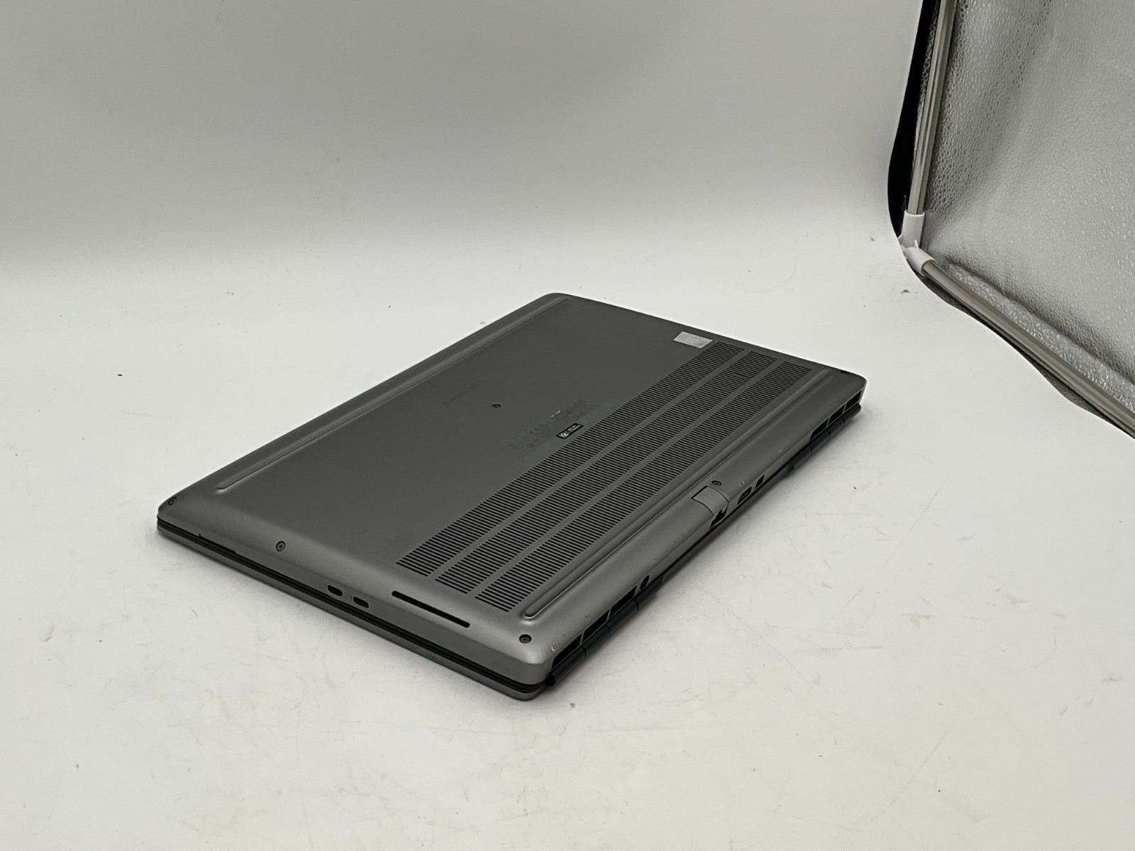 DELL Precision 7560 i7-11850H 2.50G 32GB 1tb T1200 15.6″ WIN11 H8BL7M3 *FAIR