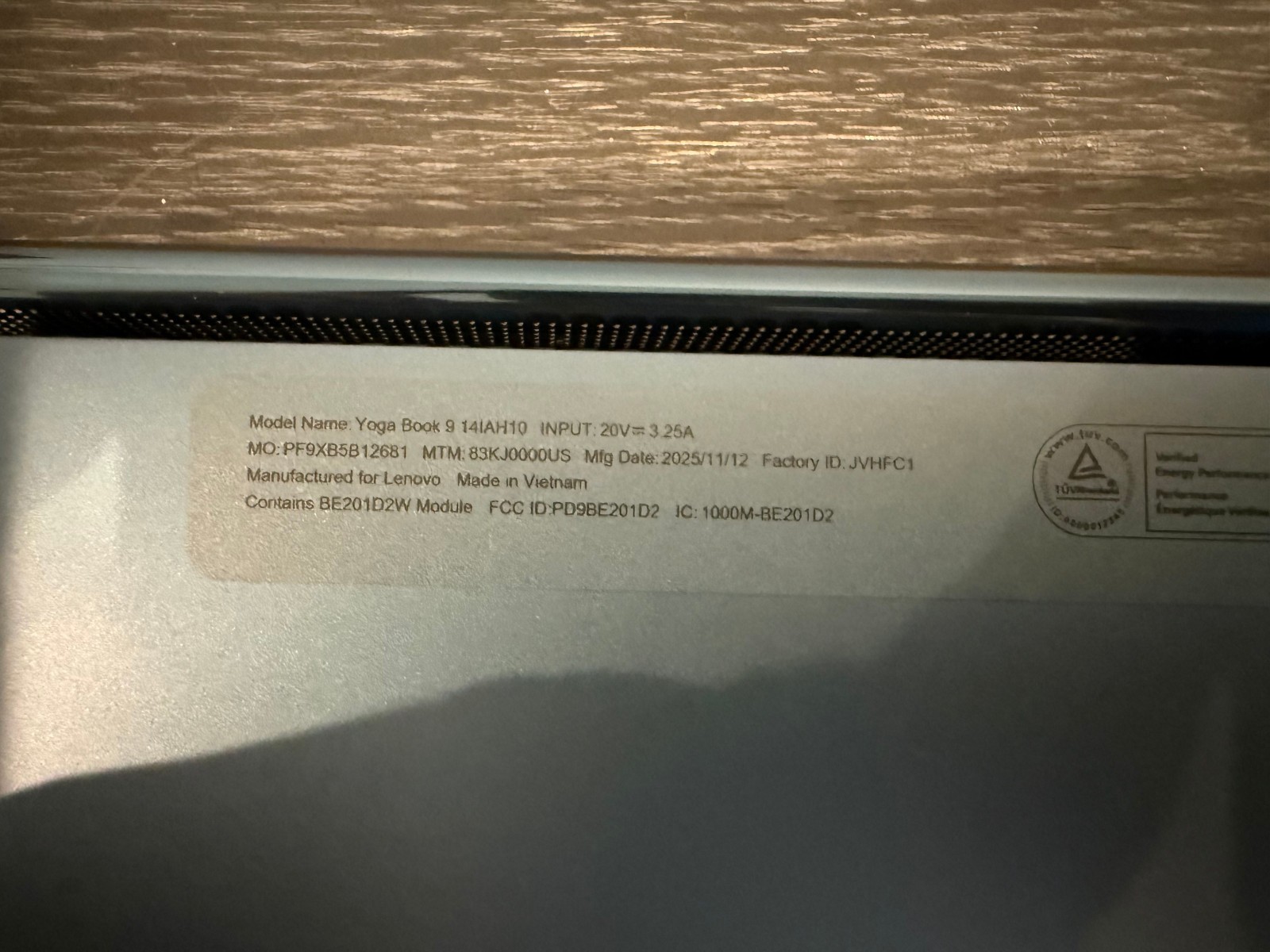 Lenovo Yoga Book 9i 14″ DUAL OLED 3K 16GB RAM Ultra 7 255H 1TB SSD Laptop F