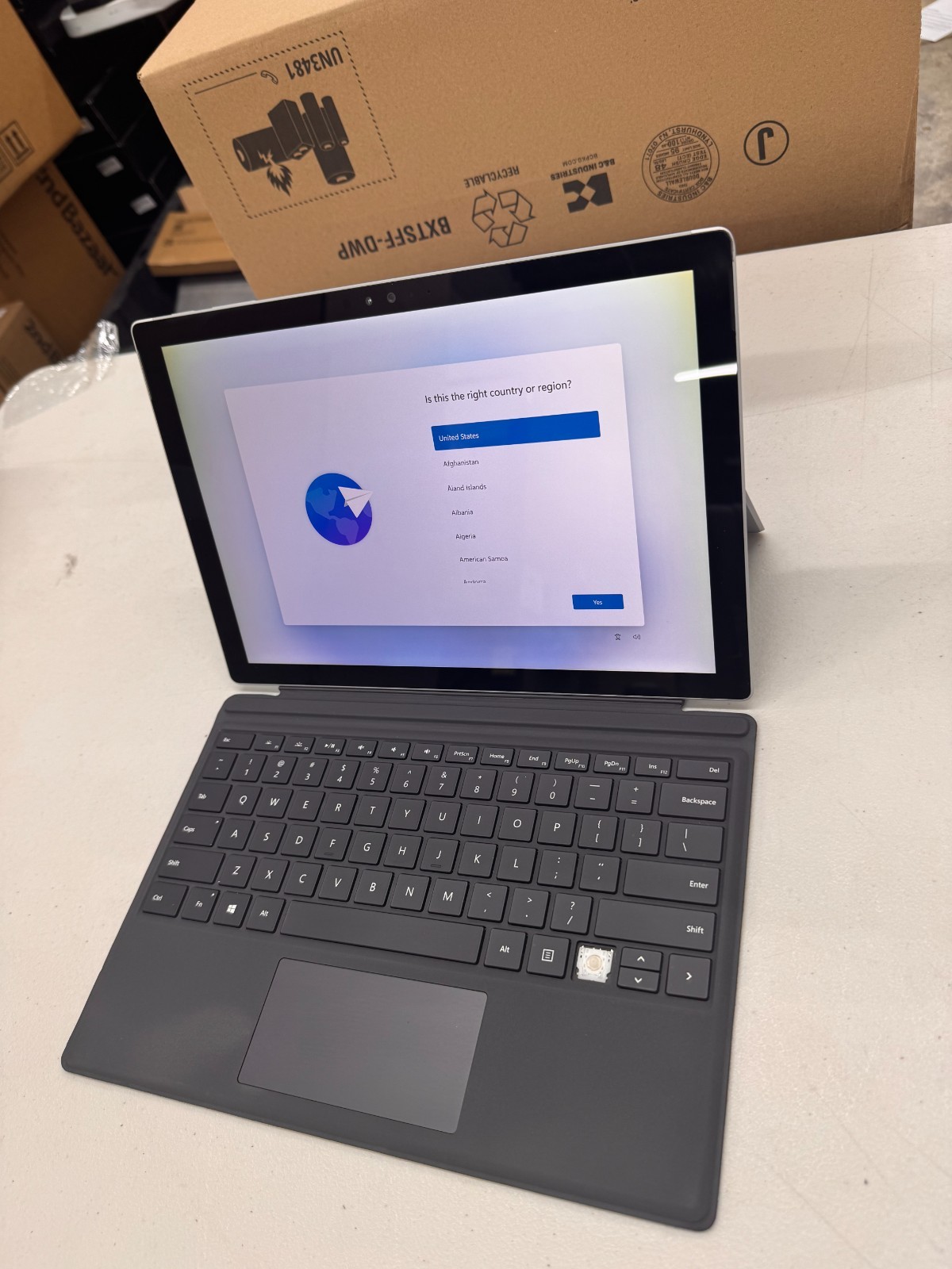 Microsoft Surface Pro 4 12.3″ Touch i5-6300U 4GB RAM 128GB SSD Windows 11 Pro
