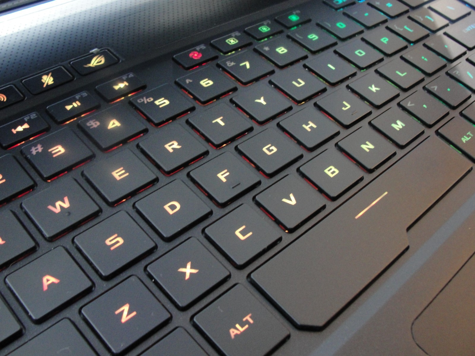 ASUS ROG Zephyrus S GX502GW 15.6″FHD 240Hz i7-9750H 2.6GHz 16GB 1TB SSD RTX 2070