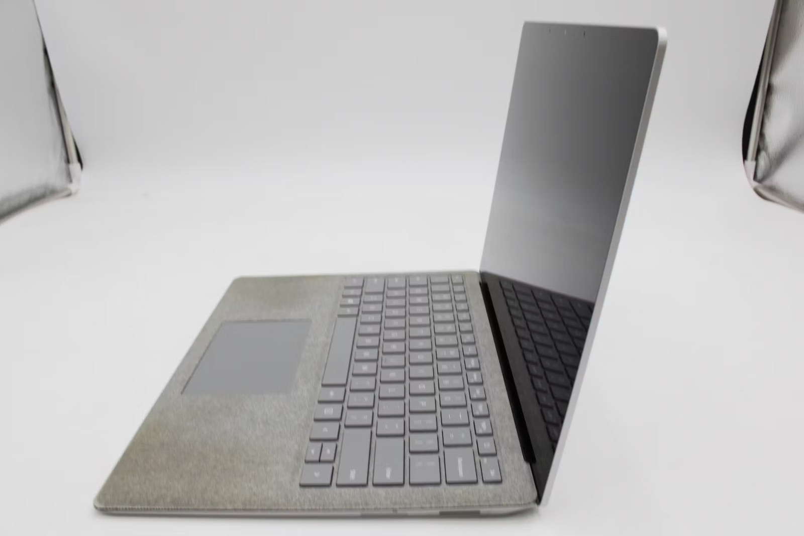 Microsoft Surface Laptop Used 13.5″ i7-7660U, 256GB NVMe, 8GB RAM