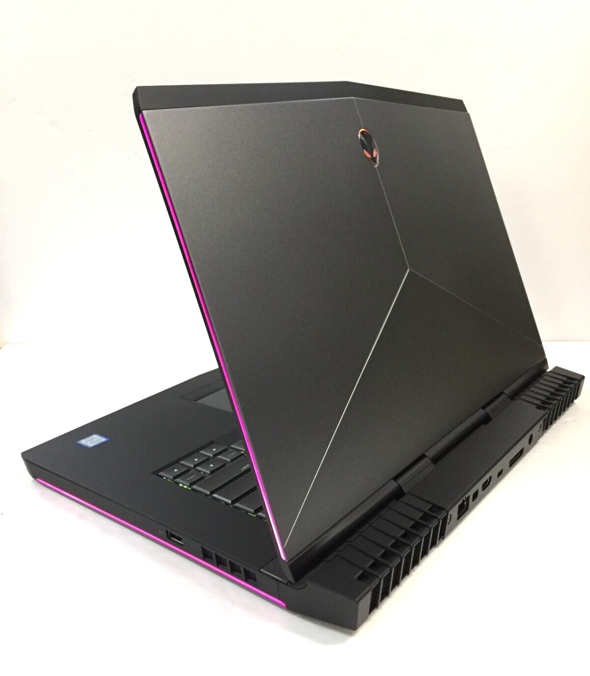 Dell Alienware 15 R4 Gaming Laptop/i7-8750H/16GB/1TB HDD+128GB SSD/GTX 1060 6GB