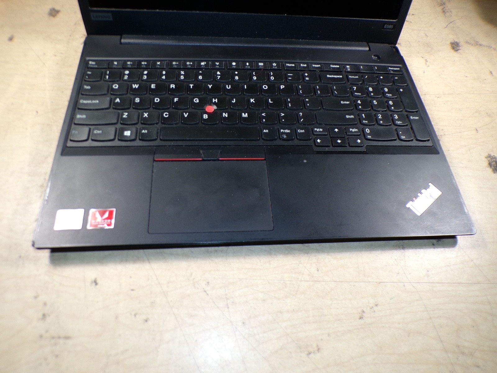 THINKPAD LENOVO E585 AMD RYZEN 8GB RAM **BODY DAMAGE **NO HD/ NO CADDIE/ NO OS/