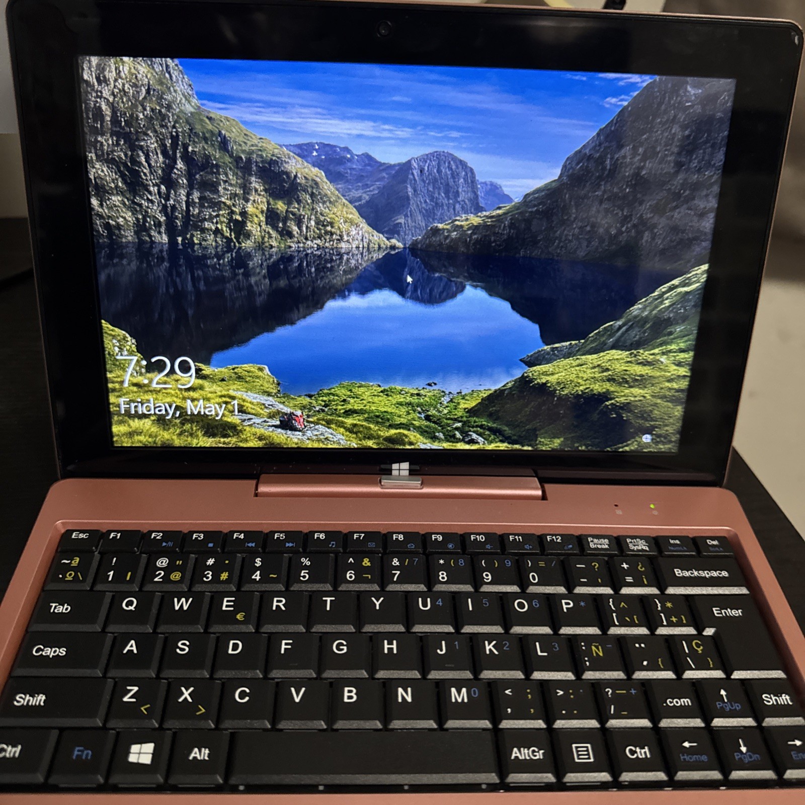 10.1″IView Magnus Plus Tablet/Laptop-Windows 10-4GB Ram (Used)Rose