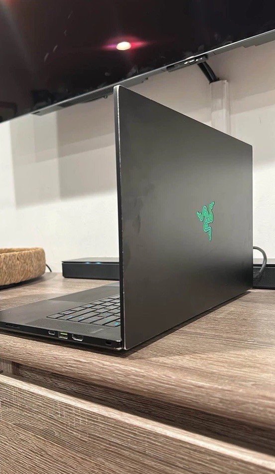 Razer Blade 15 Advanced (Model 300hz)