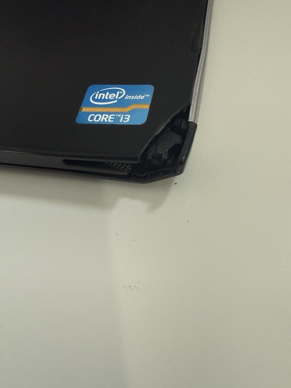 🛠️ Dell Latitude 3330 Laptop – Intel Core i3 – NOT Powering On – Broken Corner