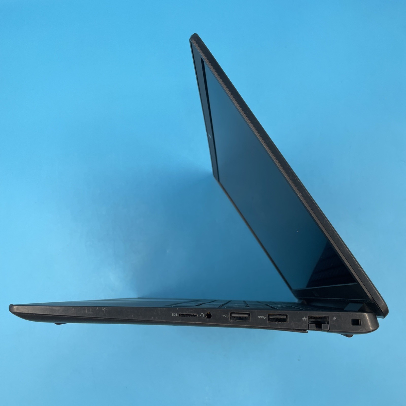 Dell Latitude 3520 | i5-1135G7 | 8GB RAM | 256GB SSD | NO OS | 67% BATT
