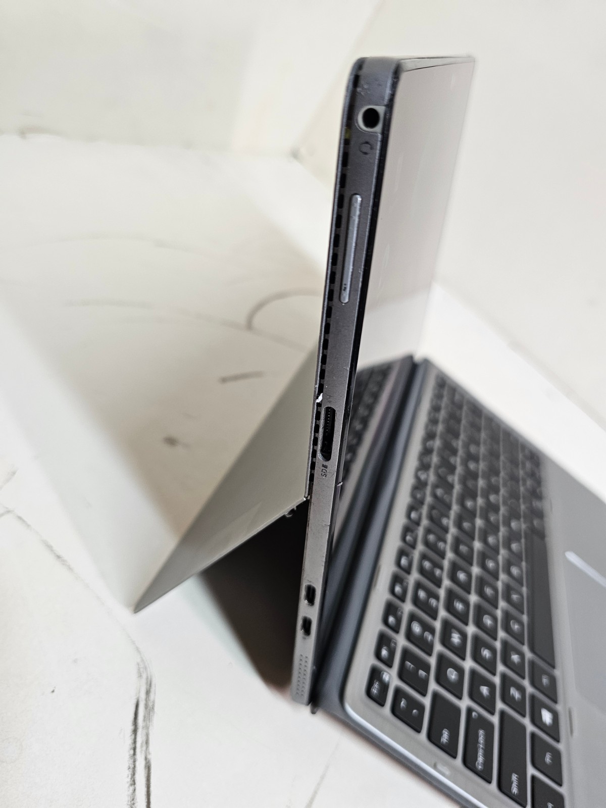 Dell Latitude 7200 2 in 1 Tablet Laptop – 1.9 GHz i7 16GB 1TB Cam 12.3″ – SP1