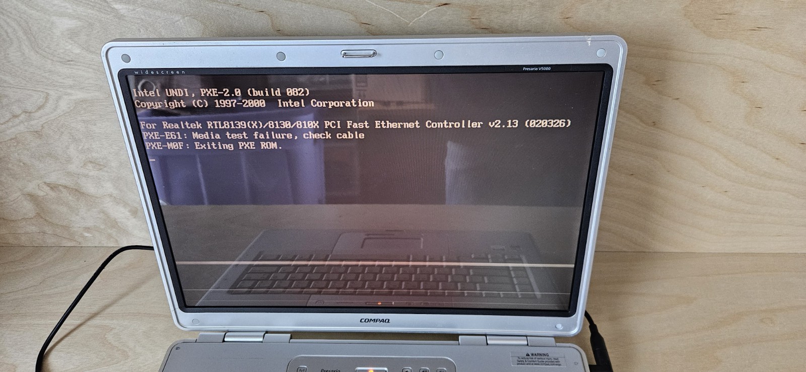 Retro Compaq Presario V5000 AMD Sempron 1.8Ghz / 384Mb Ram / NO HDD NO PSU