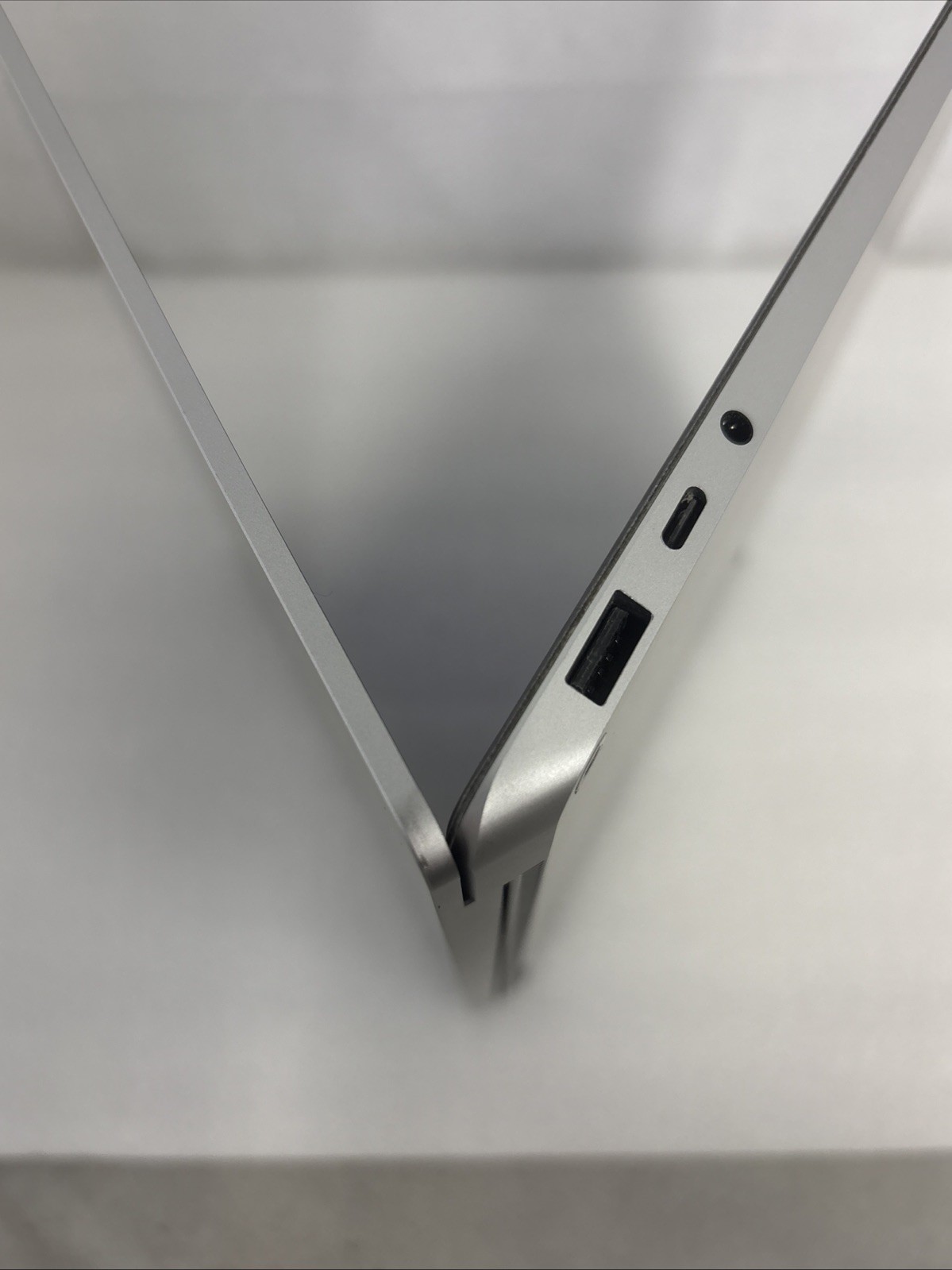 Microsoft Surface Laptop 4 13.5″ (256GB SSD, AMD Ryzen 5, 16GB) Platinum *Read*