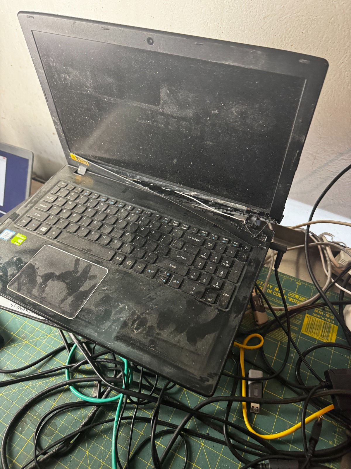 Acer Aspire ES-575 Core I5 NVIDIA GeForce 940MX Laptop For Parts/Repair #5928
