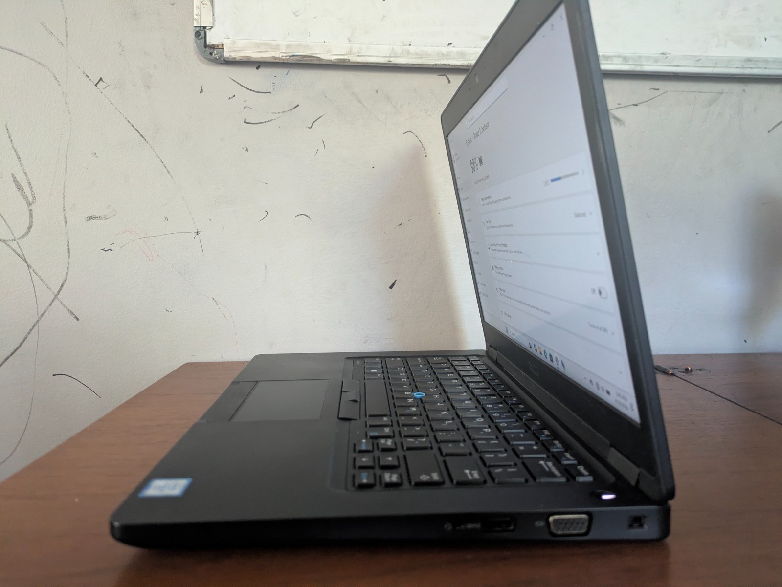Dell Latitude 5480 14inch(256GB,Intel Core i5-6300U 2.4GHz,16GB RAM)Laptop-Black