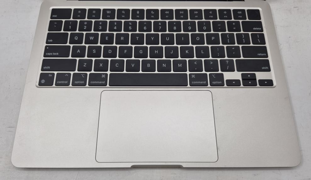 Apple A2681 Macbook Air 8GB Ram 256GB SSD M2 13.6″ Laptop w/ Charger – Starlight