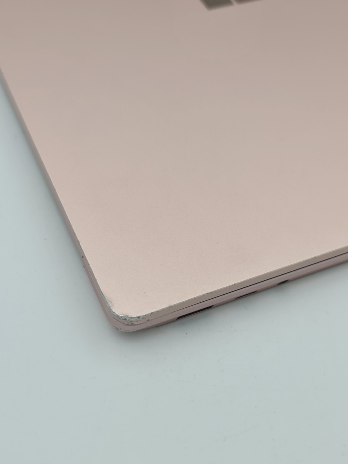 Microsoft Surface Laptop 4 – 13.5” Ryzen 5 | 16GB RAM | 256GB SSD (READ DESC)50C