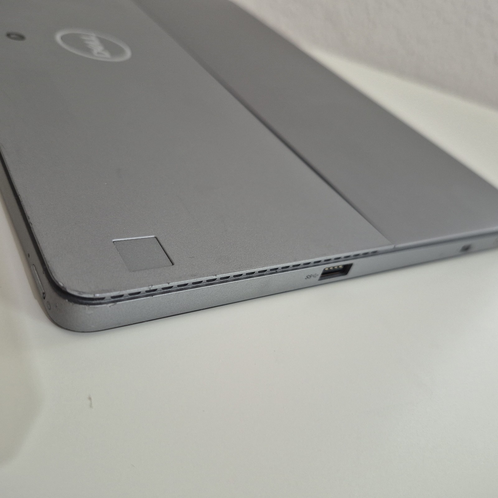Dell Latitude 7210 2-in-1 Touchscreen 12.3″ | Core i5-10310U 16GB RAM- 500GB SSD
