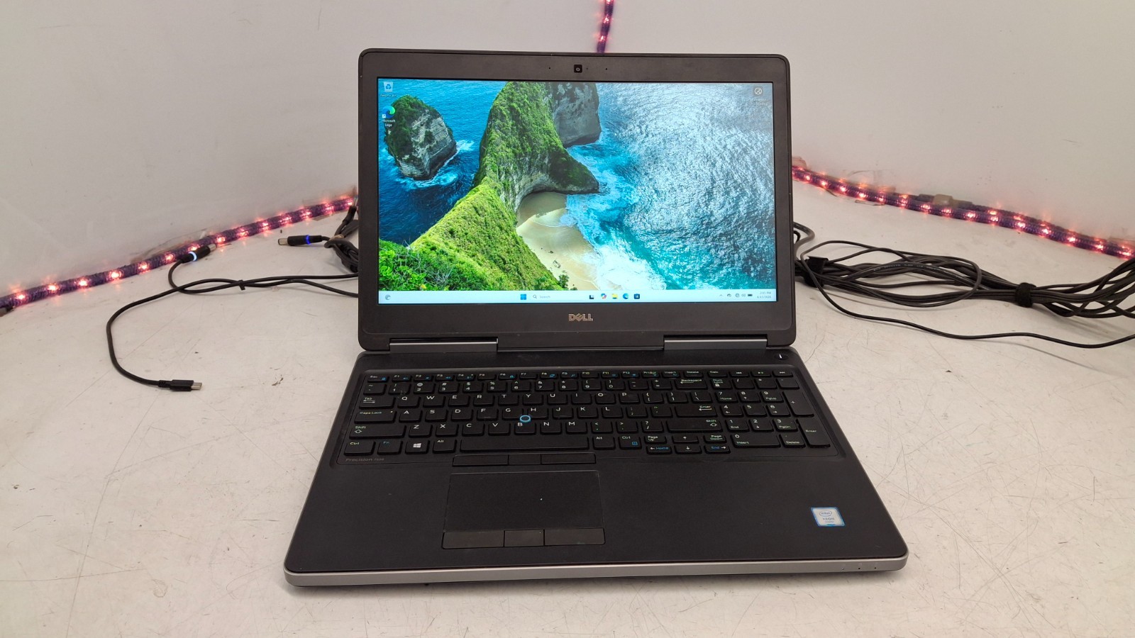 Dell Precision 7520 (Xeon E3-1505M, 16GB RAM, 240GB SSD, Nvidia GPU) NO CHARGER