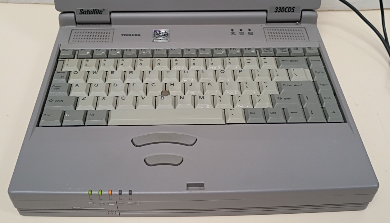 Toshiba Satellite 330CDS Laptop Intel Pentium MMX, 2Gb HD, Windows 98 Working