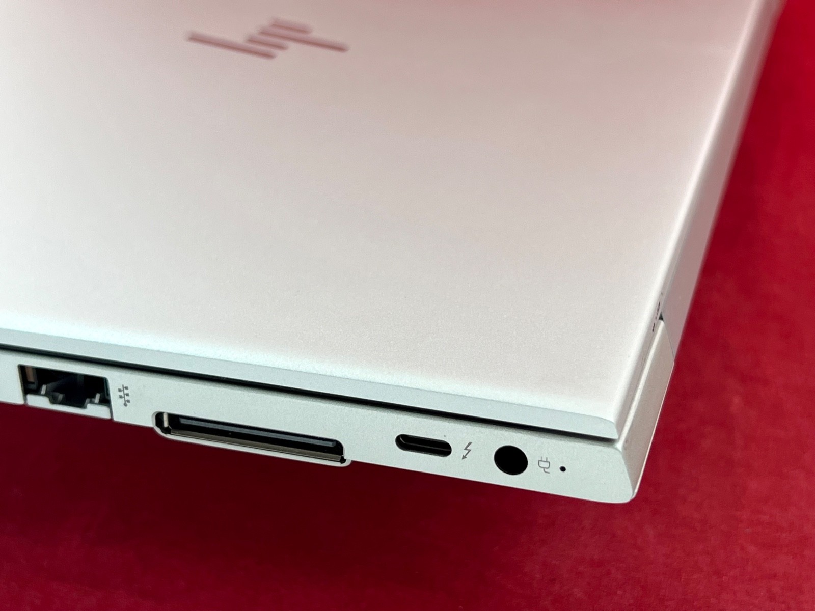 NEAR MINT HP ELITEBOOK 840 G6 14″ FHD DISPLAY INTEL i7-8665U 256GB 8GB, 3 CYCLES