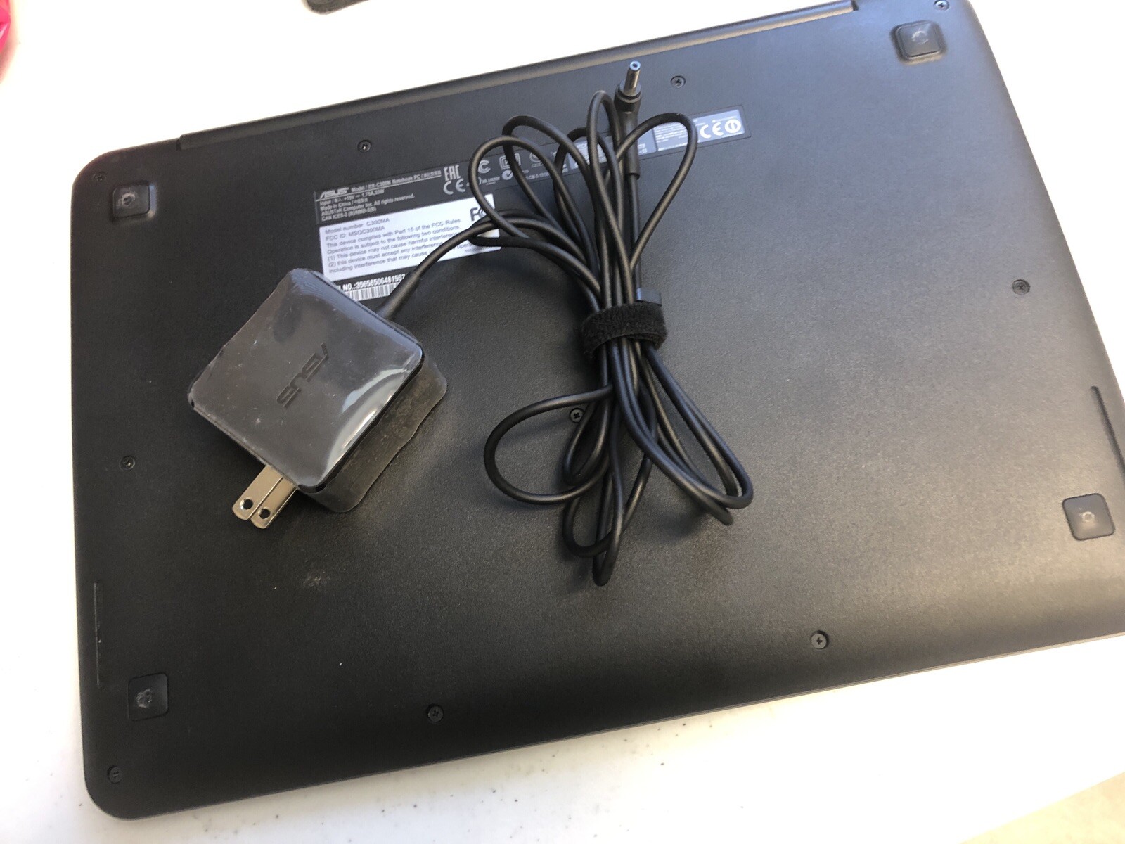 Asus C300M Chromebook
