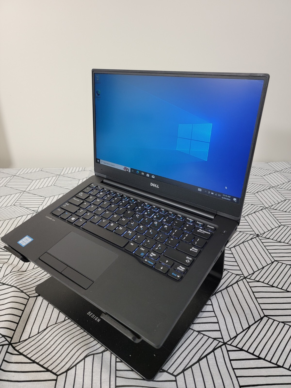 Dell Latitude 7370 13.3″ Intel Core m7-6Y75 1.2GHz 8GB RAM 128GB SSD Win10/11Pro