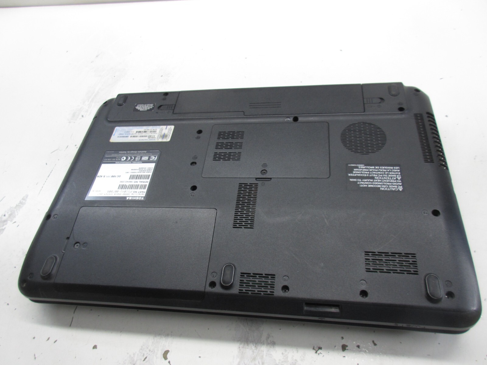 Toshiba satellite C655D-S5210 AMD E-350 1.60GHz 3GB NO HDD No Batt