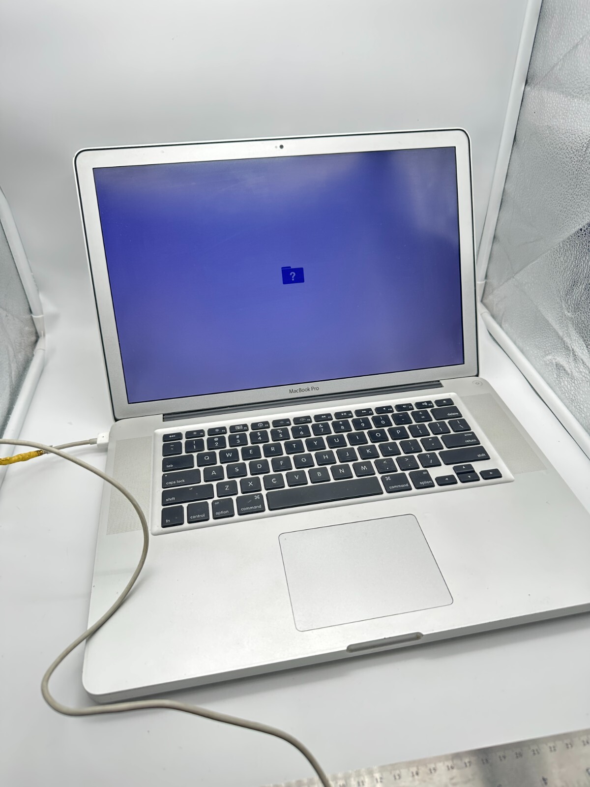 Apple MacBook Pro A1286 15″ i7 Laptop Matte Display – TURNS ON – READ INFO AS IS