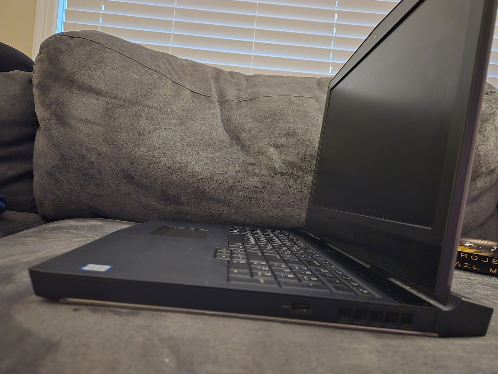 Alienware Laptop M17 R5 Intel(R) Core(TM) i7-8750H CPU @ 2.20 32.0 GB RAM DDR5 +