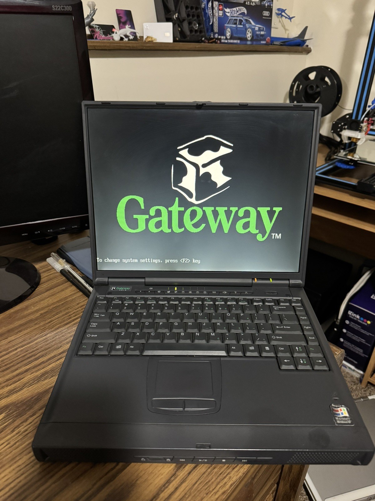 Gateway Solo Pro 9300 Tested Working – Boots Up Win XP