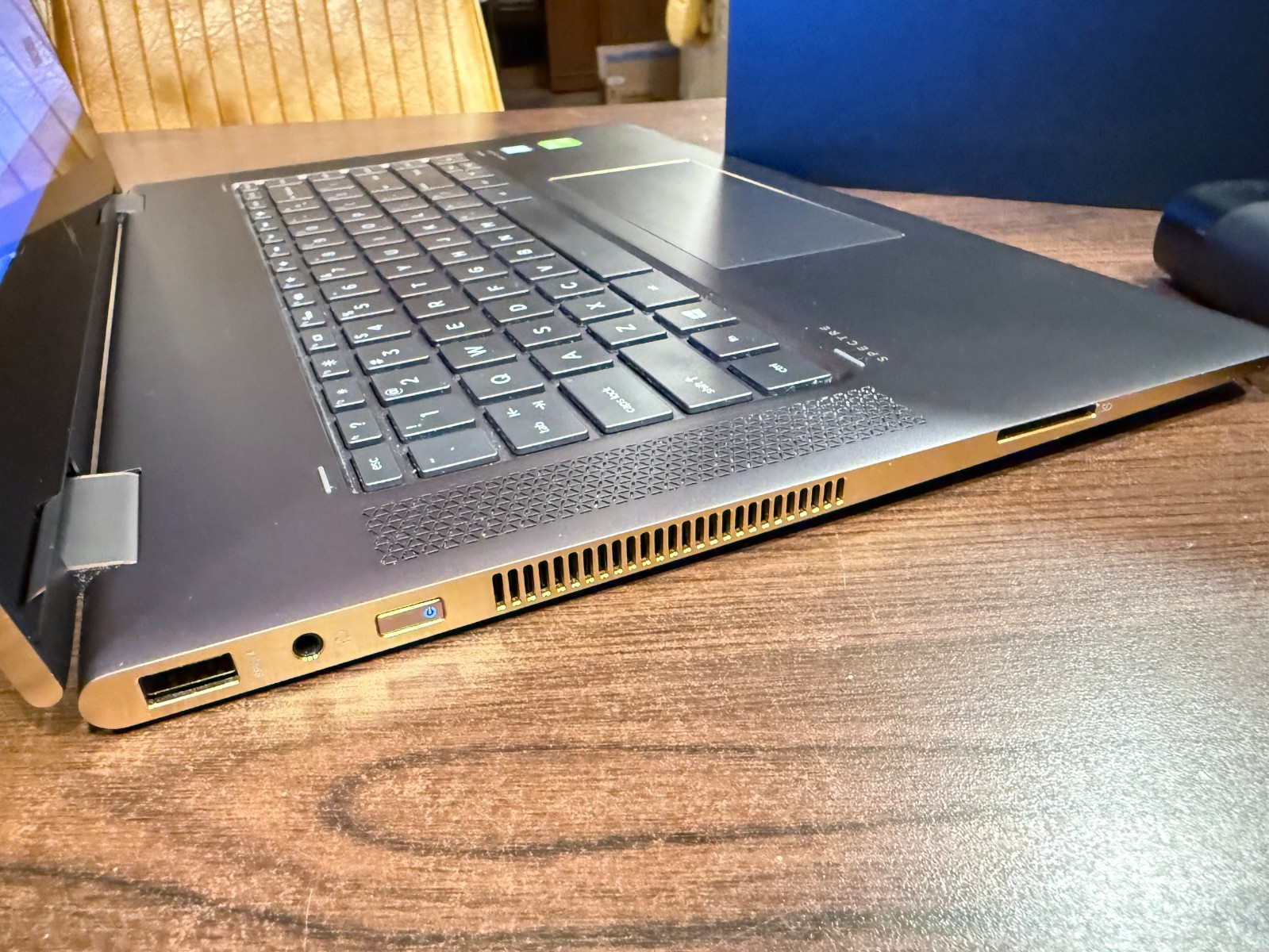 HP Spectre x360 15-bl112dx 15.6″ 4K Touch i7-8550U 16GB 512GB SSD MX150 Dark Ash