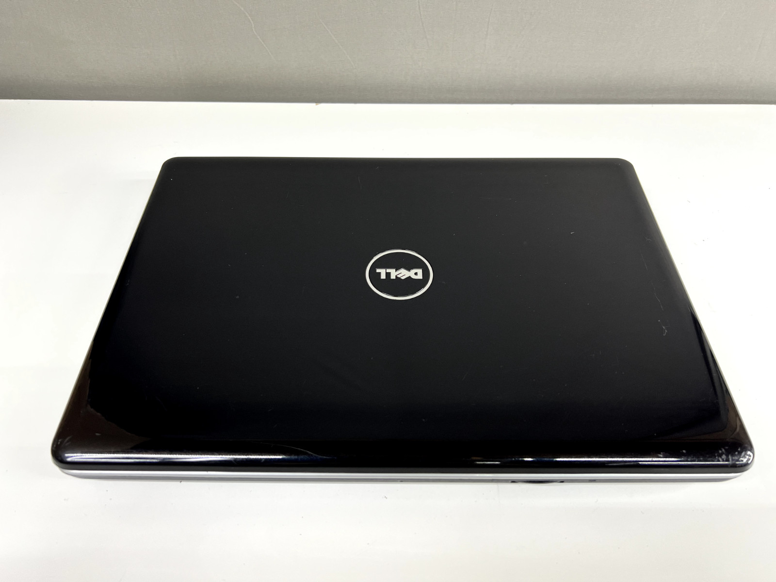 Laptop Dell Inspiron 1440 – 4GB RAM – 300GB HDD – Windows 7 Professional