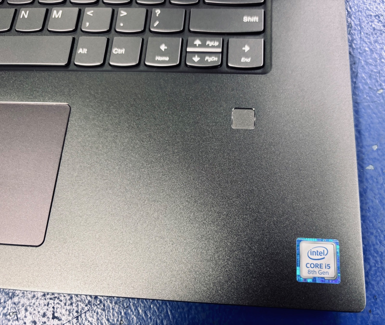 Lenovo IdeaPad FLEX 5-1570 15.6″ Intel i5-8250U@1.60GHz, 8GB-RAM, 512GB-SSD.