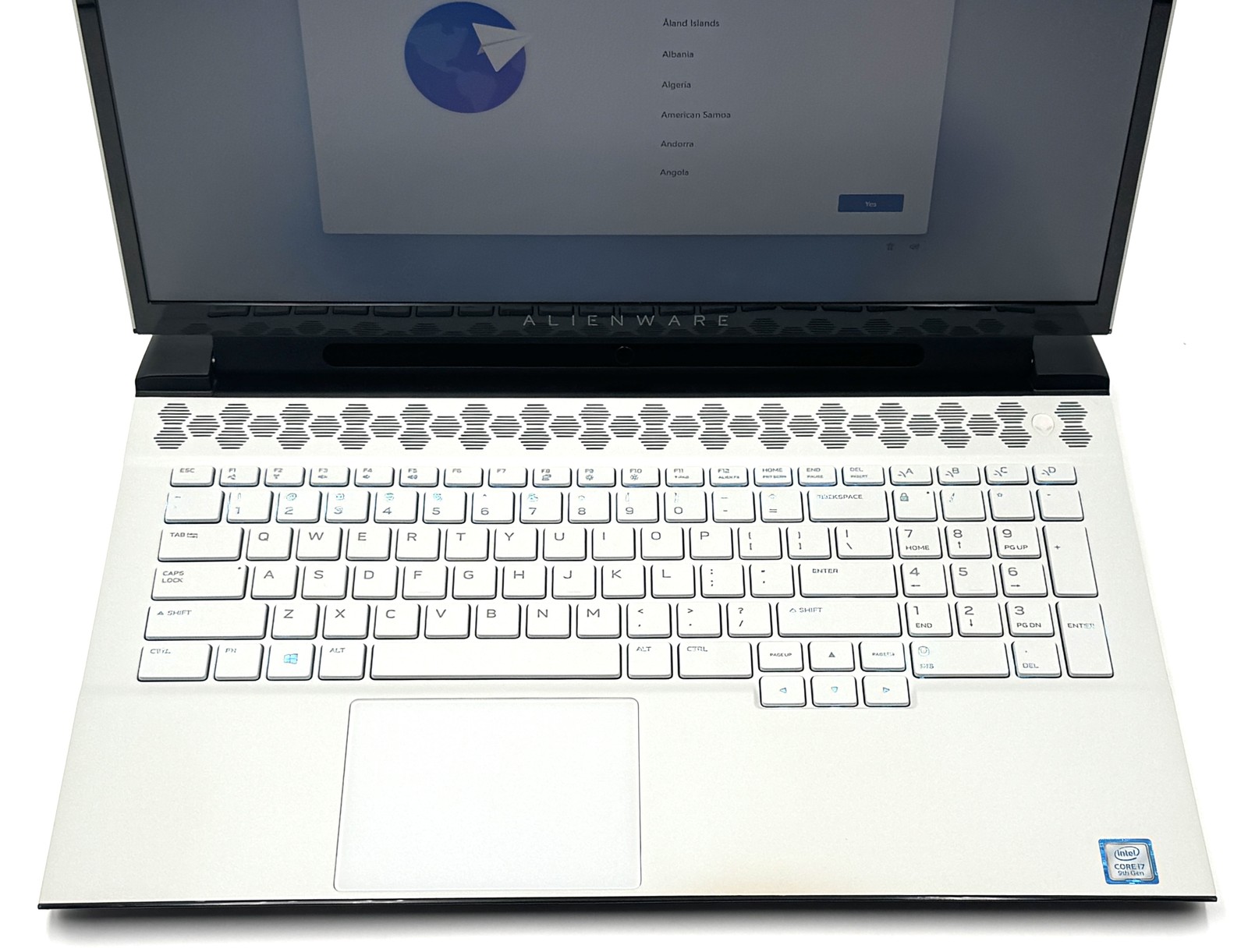 Alienware m17 R2 – 17.2 FHD – i7-9750H – 16GB RAM – RTX 2060 – 512GB NVME