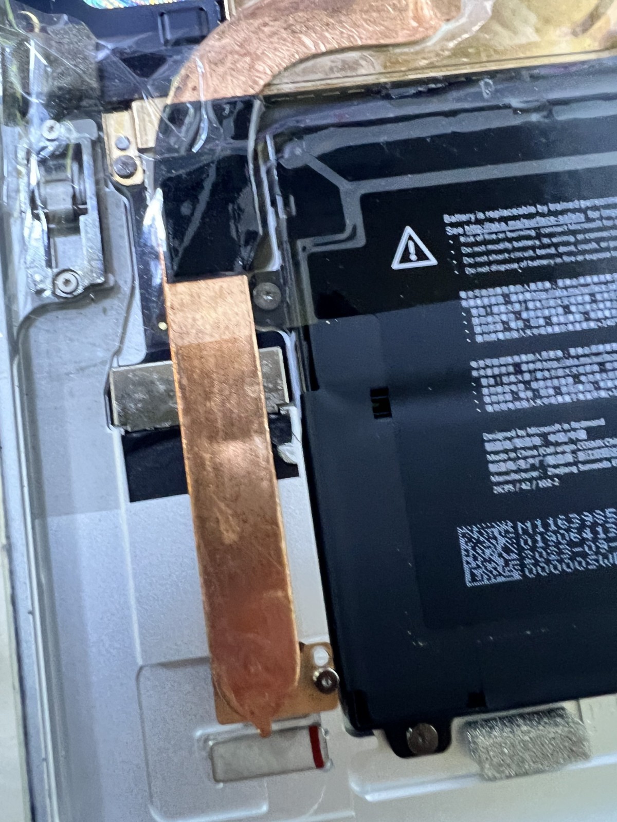 Microsoft Surface Pro 9 13″ i5-1235U 8GB RAM 2038 As-Is No Screen – No SSD READ!