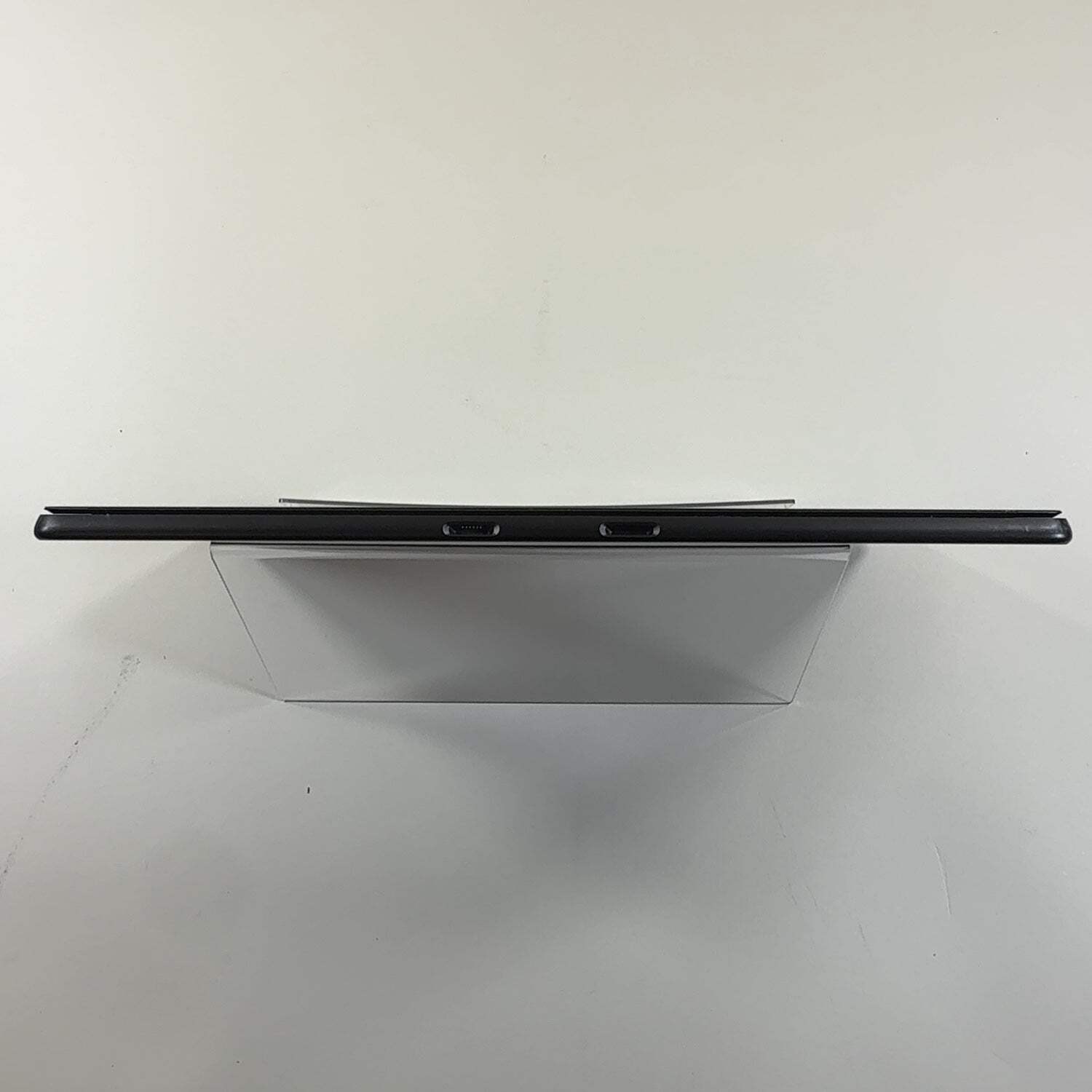 Microsoft Surface Pro 9 2038 13″ i7-1255U 2.6GHz 16GB RAM 512GB SSD READ