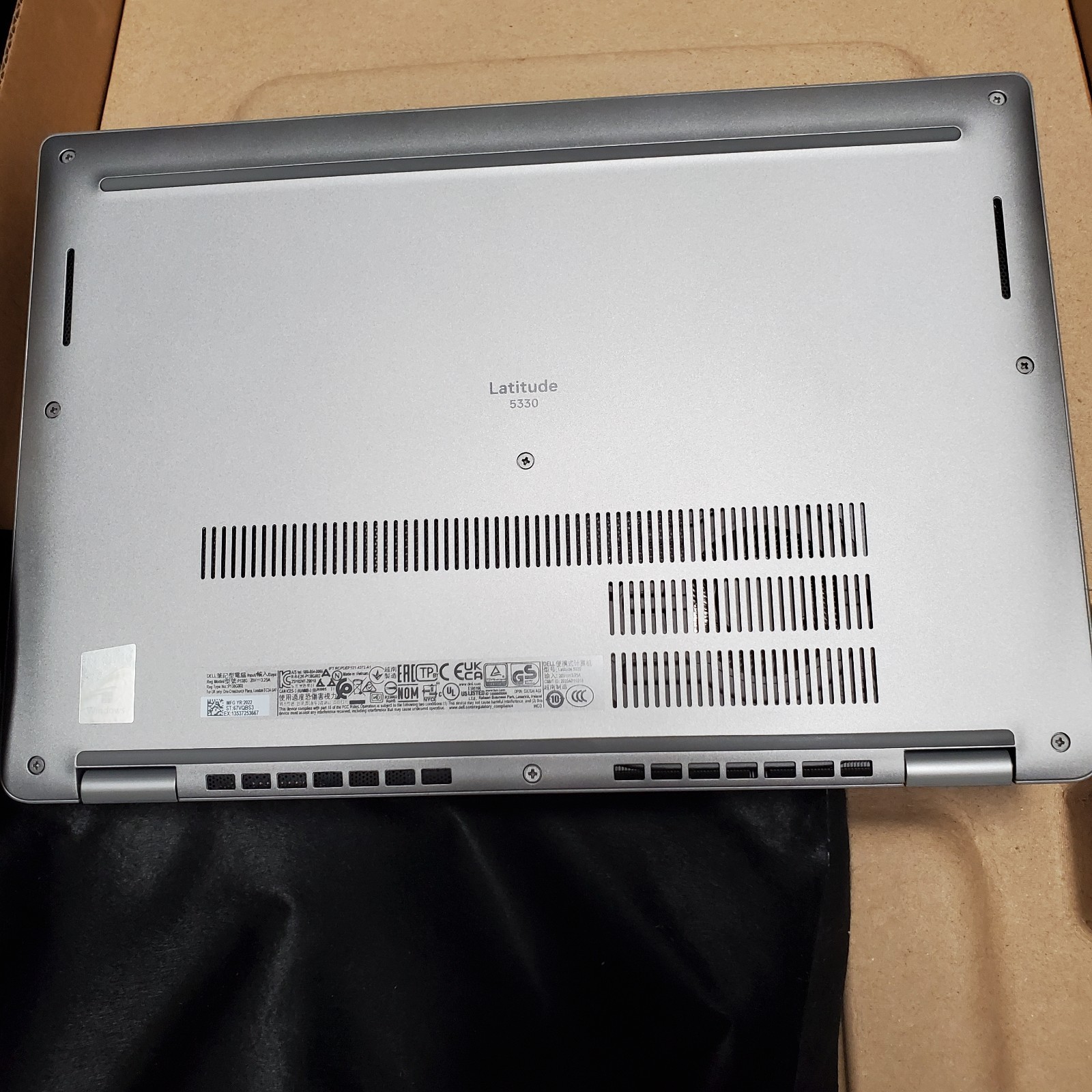 New Dell Latitude 5330 i7-1265U 16GB 256GB BT5 WiFi6E 13.3F W10-11P64