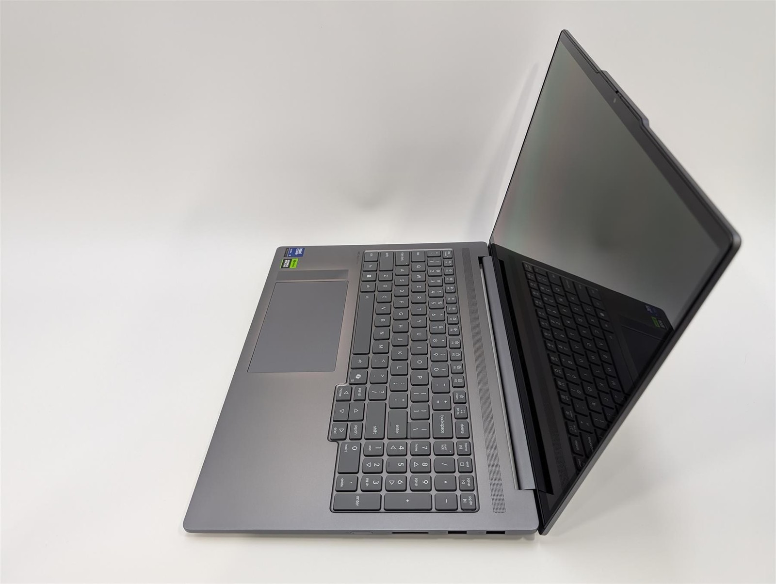 Lenovo IdeaPad Pro 5 16″ Ultra 9 285H 32GB 1TB SSD RTX Luna Grey Used-Very Good