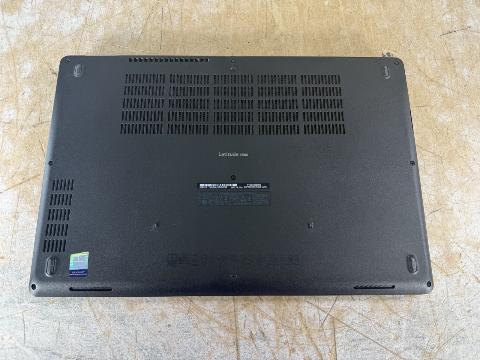DELL LATITUDE 5590 i5-8250U @ 1.60GHz, 4GB RAM, NO HDD/OS