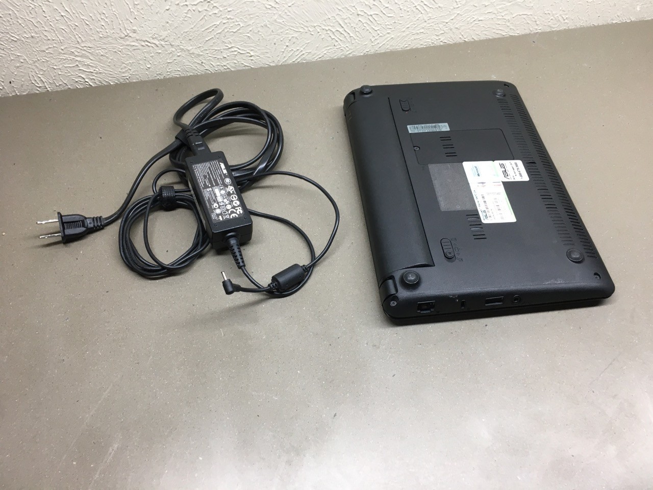 🤖 ASUS Eee PC 1001px 10.1″ LCD 1GB 1.66GHz Intel ATOM N450 160GB HD Debian 13