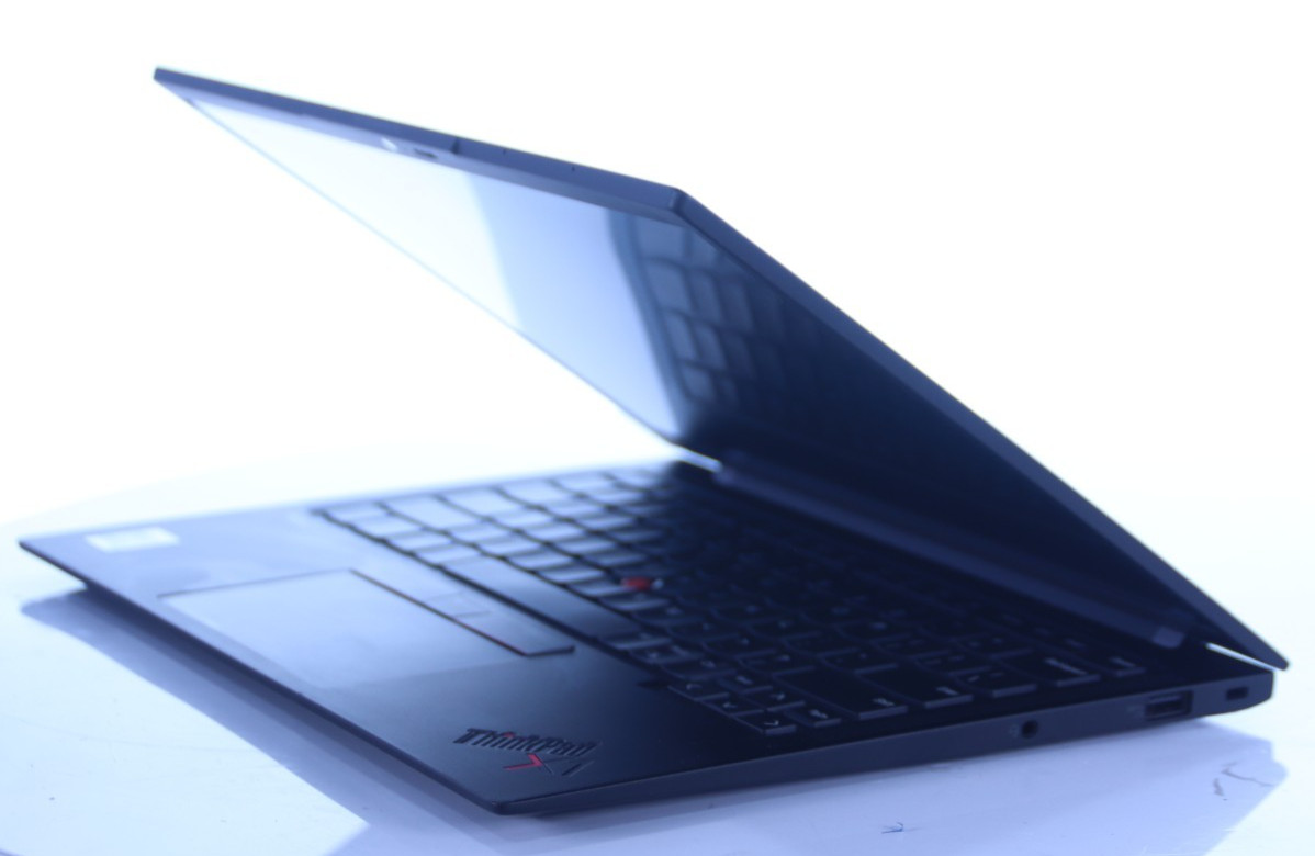 Lenovo ThinkPad X1 Carbon Gen 10 Core i7-1260P 16GB RAM 256GB SSD Win11Pro NO AC