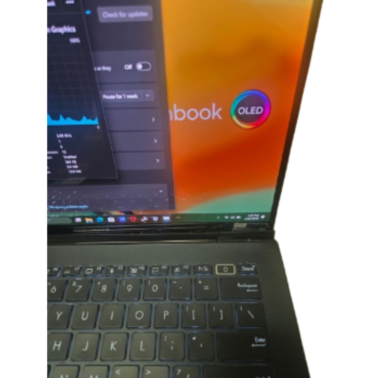 ASUS Zenbook 14″ 2.5K OLED Touch AMD Ryzen 5 7530U 8GB RAM 256GB SSD W11H Laptop