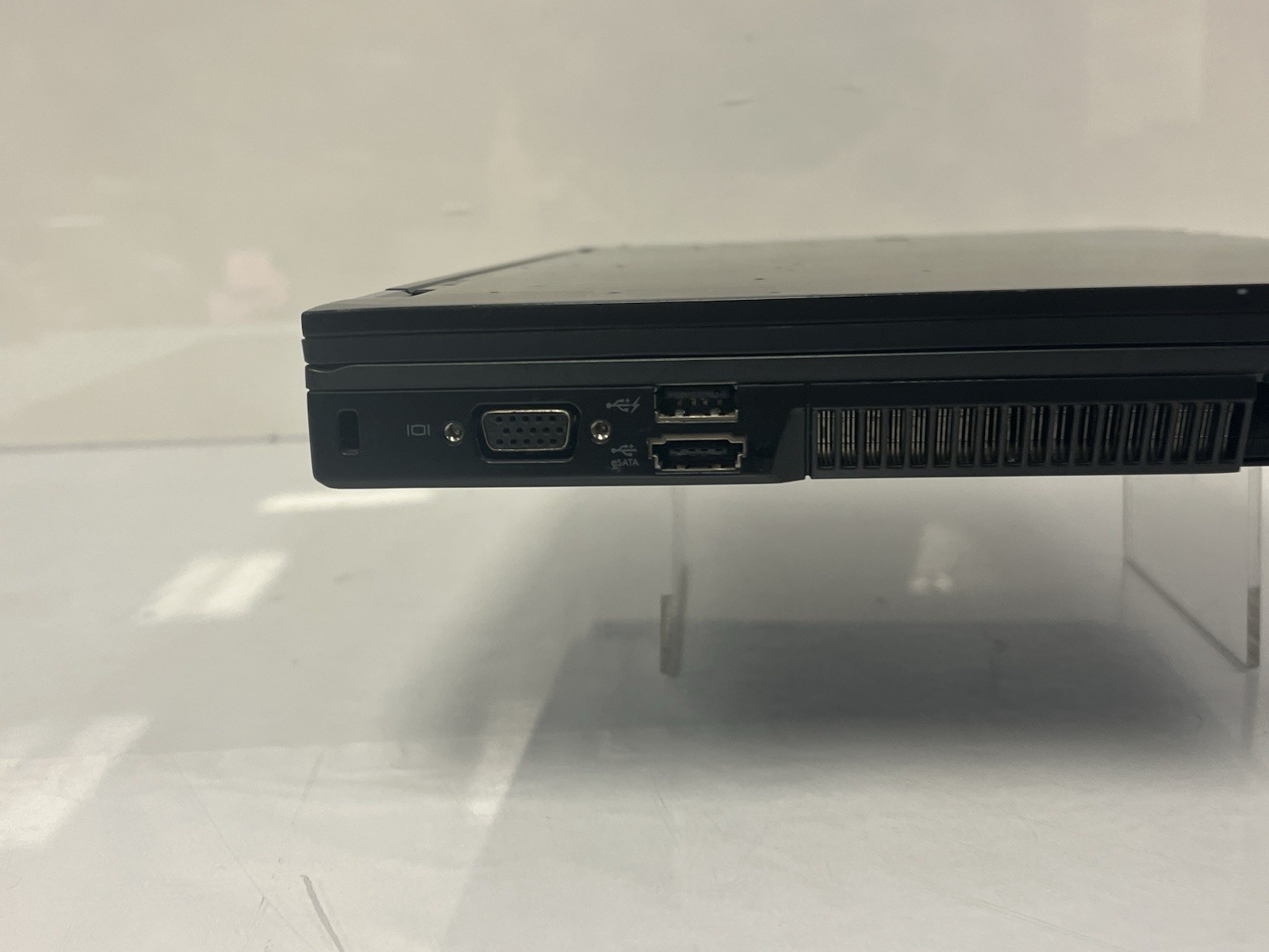 Dell Latitude E6400 14.1″ Intel C2D P8700 2.53GHz NO Ram NO HDD FOR PARTS